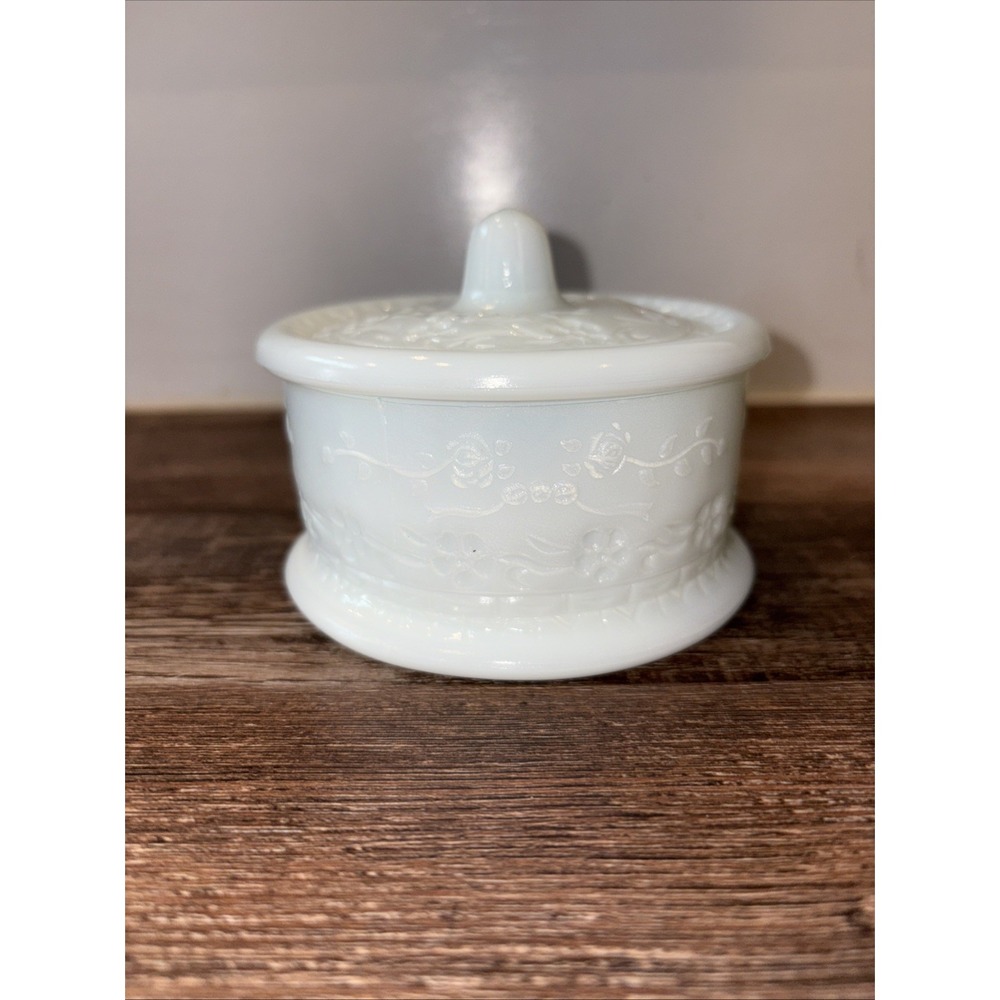 Vintage Akro Agate White Powder Dish With Lid
